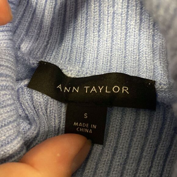 Ann Taylor Blue Oversized Turtleneck size Small - Picture 4 of 8